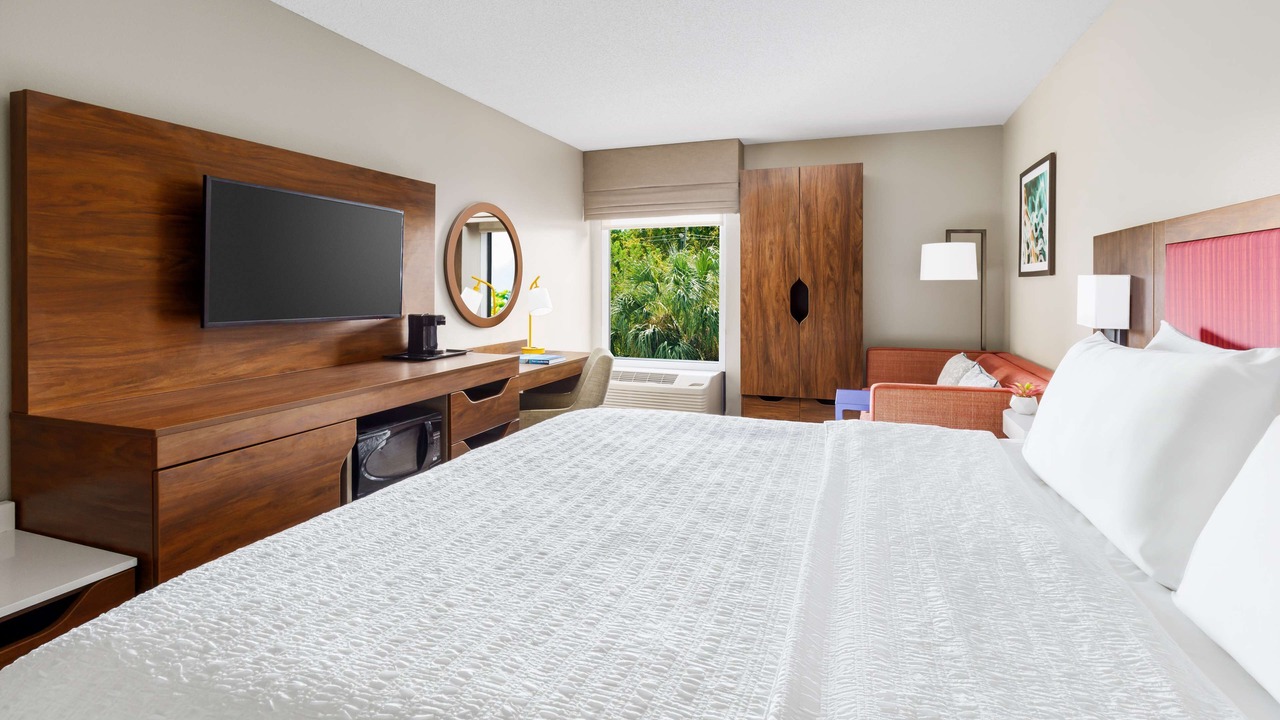 Photo of Bedroom in Oakland Park