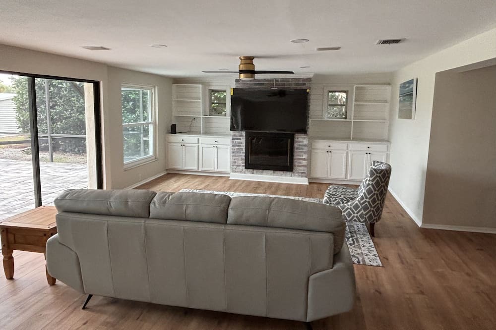 Photo of Livingroom in Laurel
