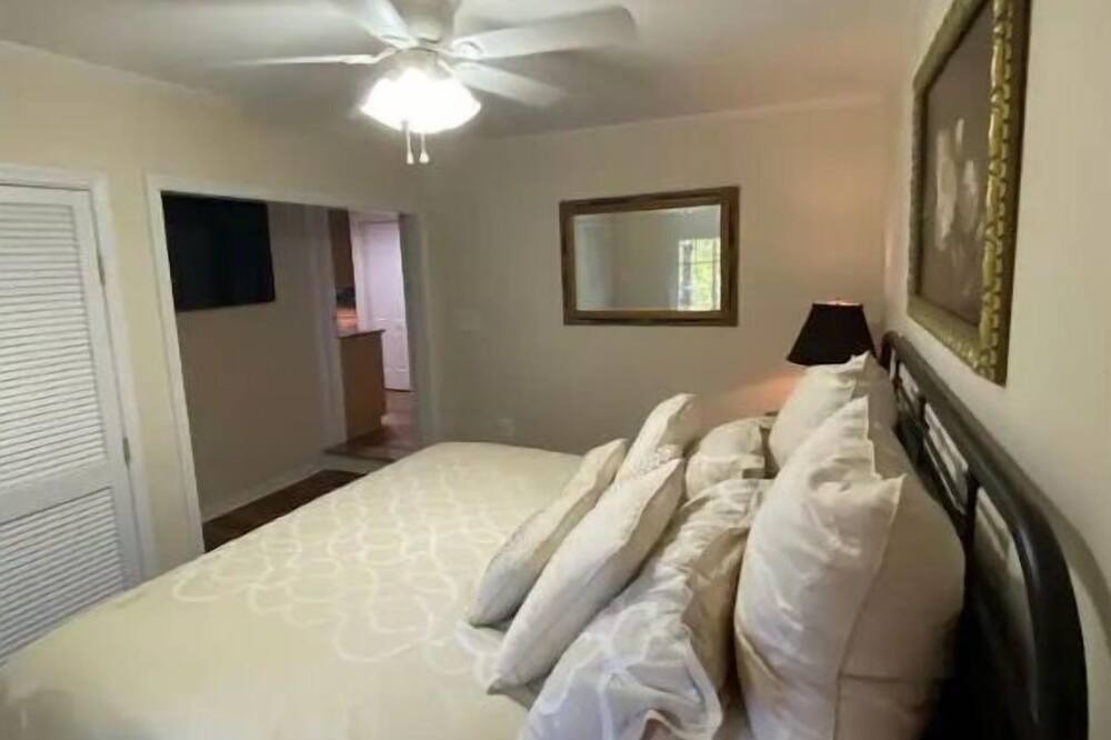 Photo of Bedroom in Townville