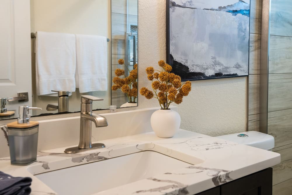 Photo of Bathroom in Auburndale
