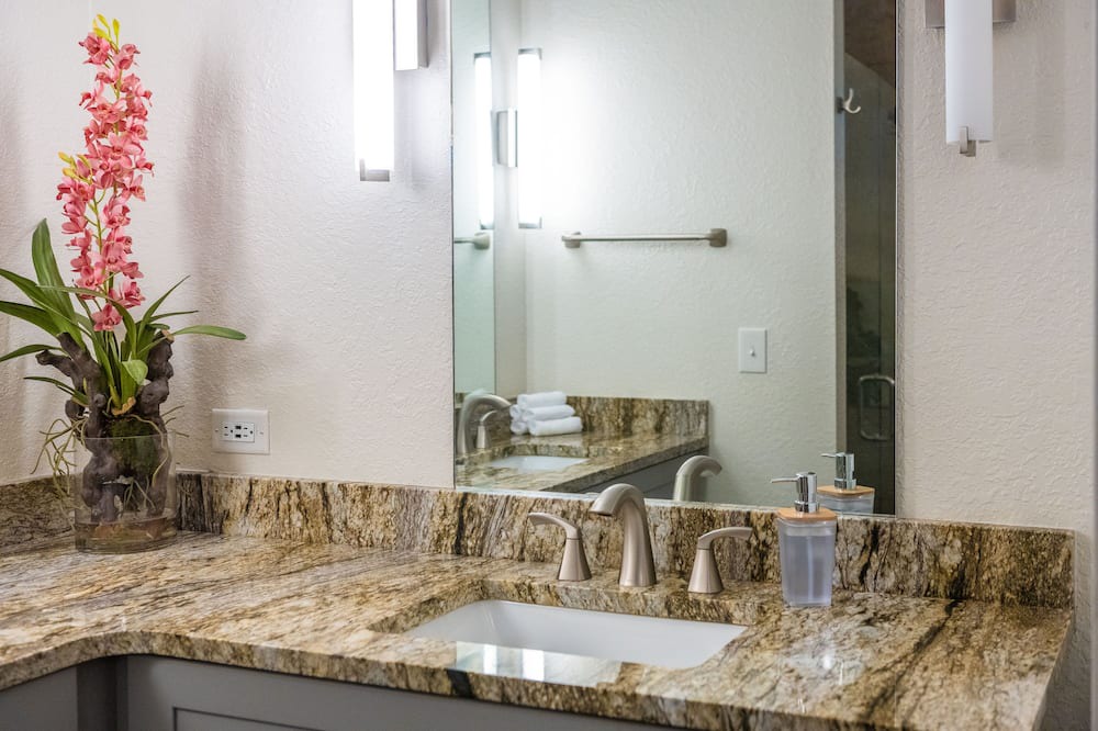 Photo of Bathroom in Auburndale