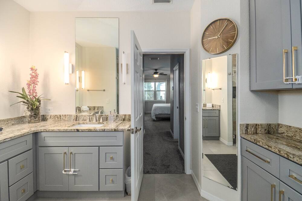 Photo of Bathroom in Auburndale