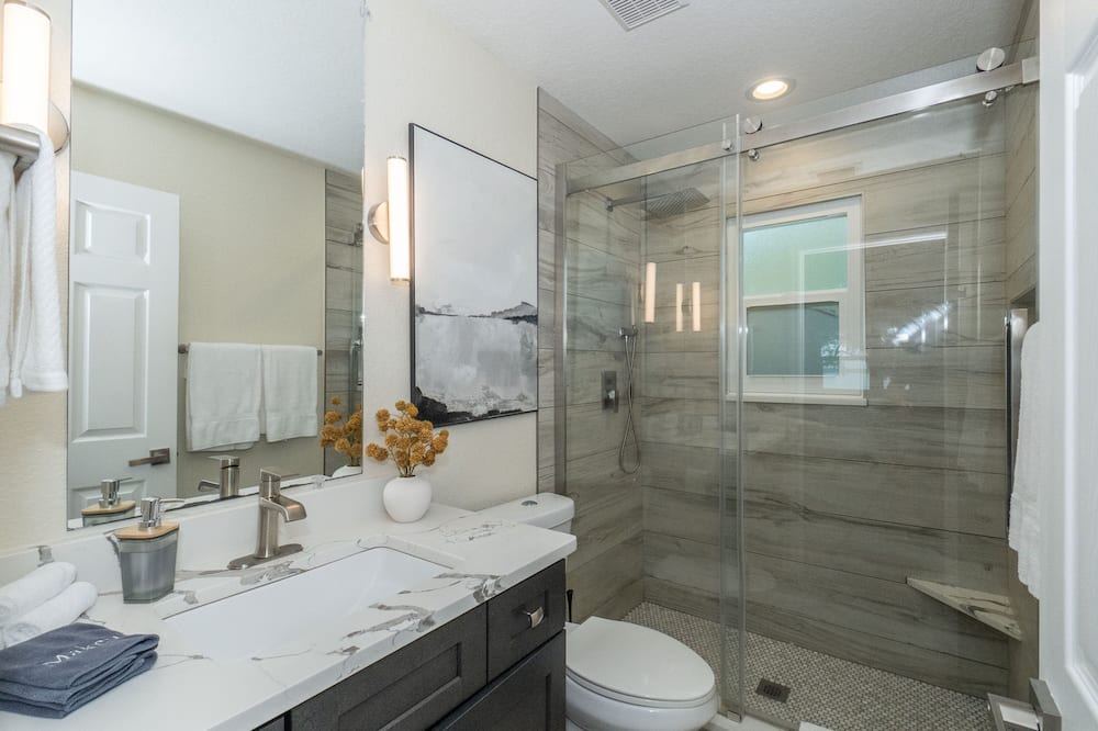 Photo of Bathroom in Auburndale