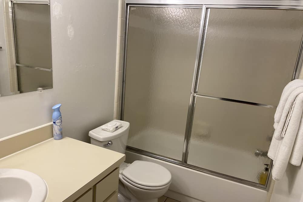 Photo of Bathroom in Azalea Park