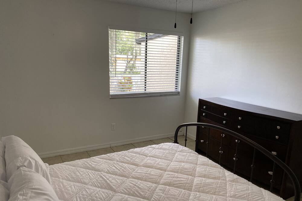 Photo of Bedroom in Azalea Park
