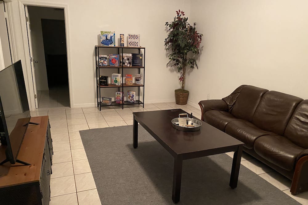 Photo of Livingroom in Azalea Park