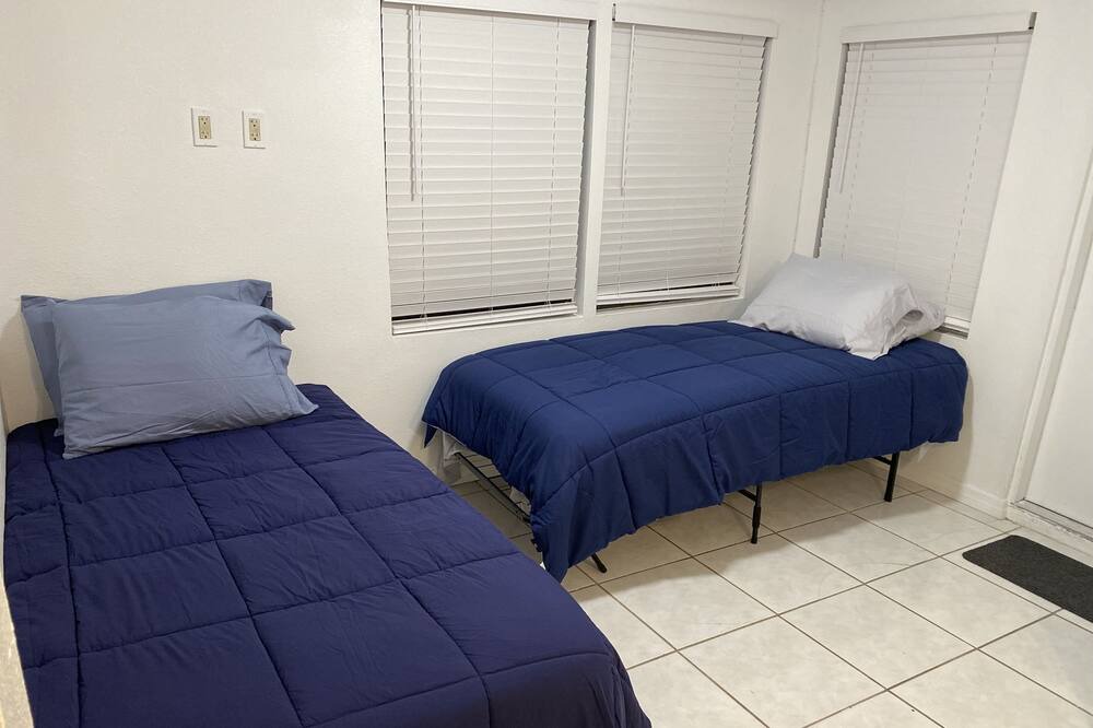 Photo of Bedroom in Azalea Park