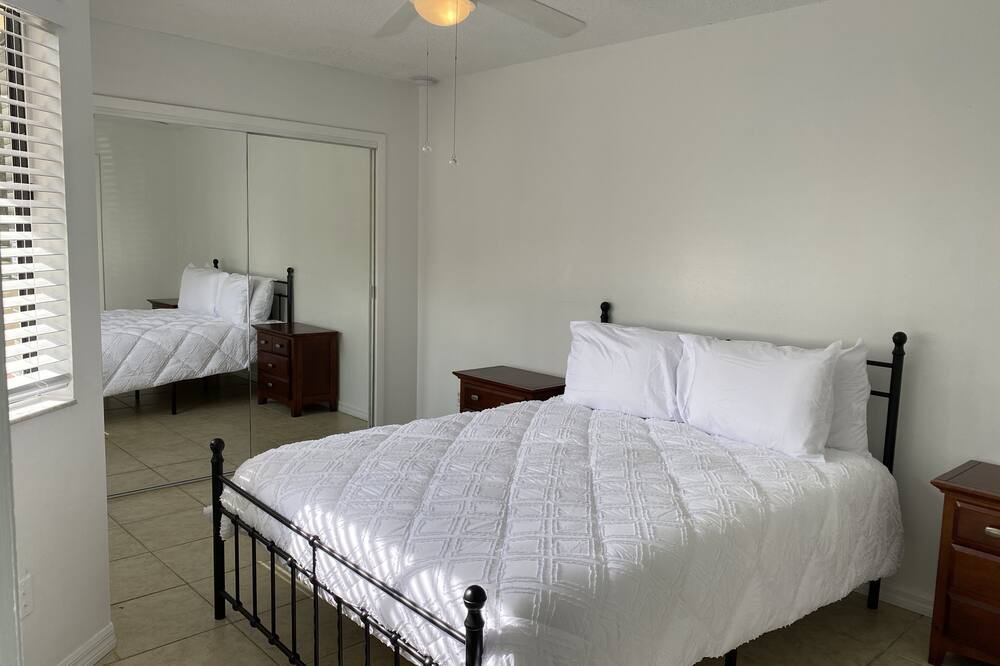 Photo of Bedroom in Azalea Park