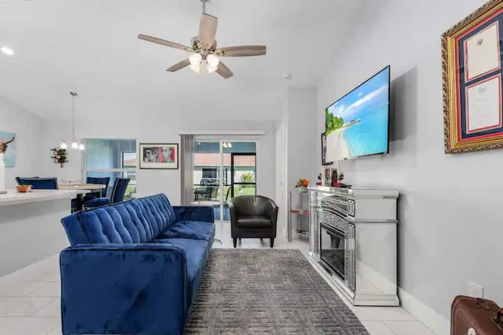 Photo of Livingroom in Diplomat