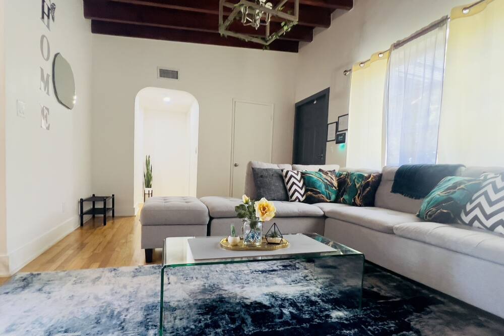 Photo of Livingroom in Coral Terrace