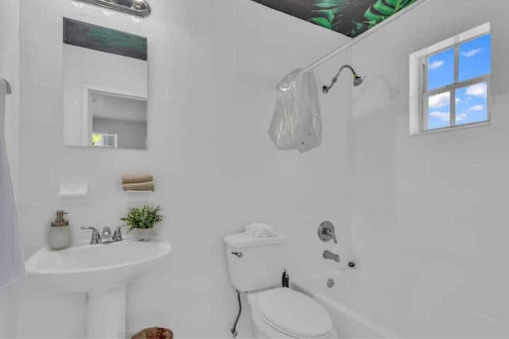 Photo of Bathroom in Little Havana