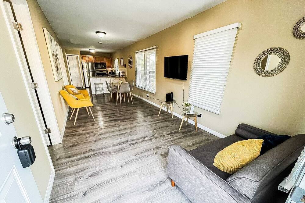 Photo of Livingroom in Temple Crest