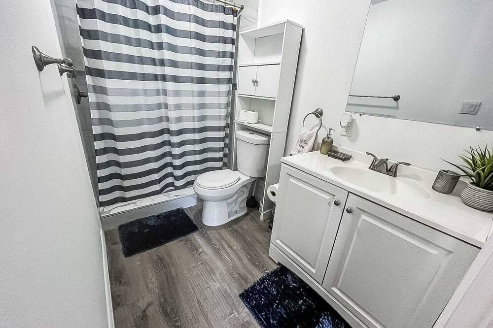 Photo of Bathroom in Temple Crest