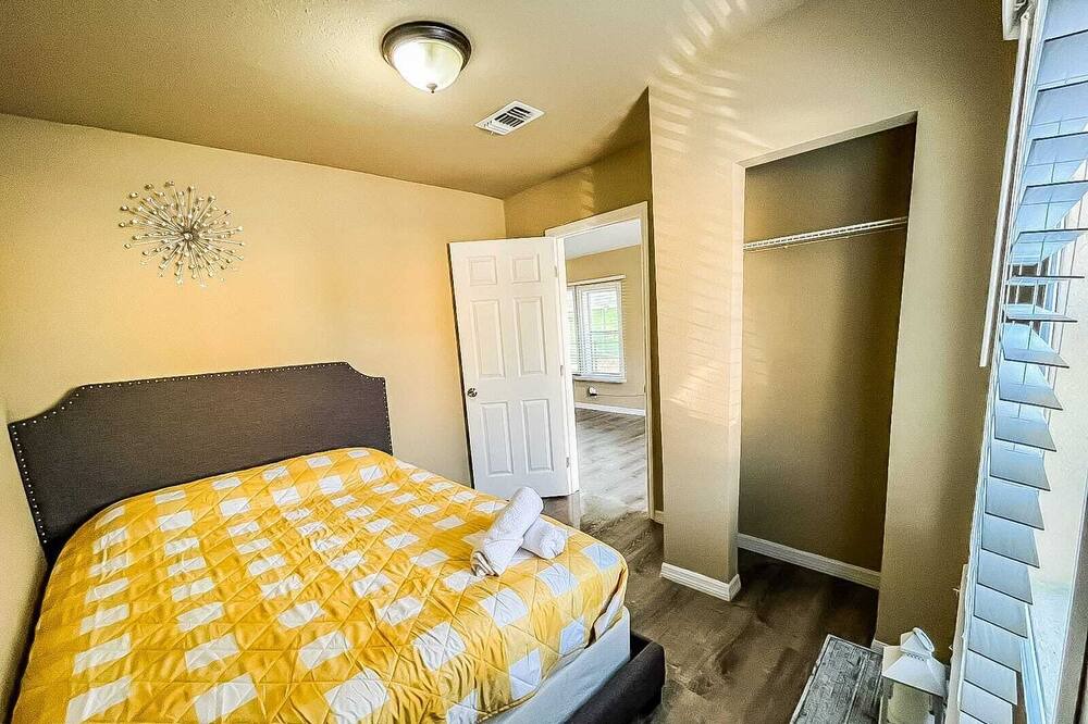 Photo of Bedroom in Temple Crest