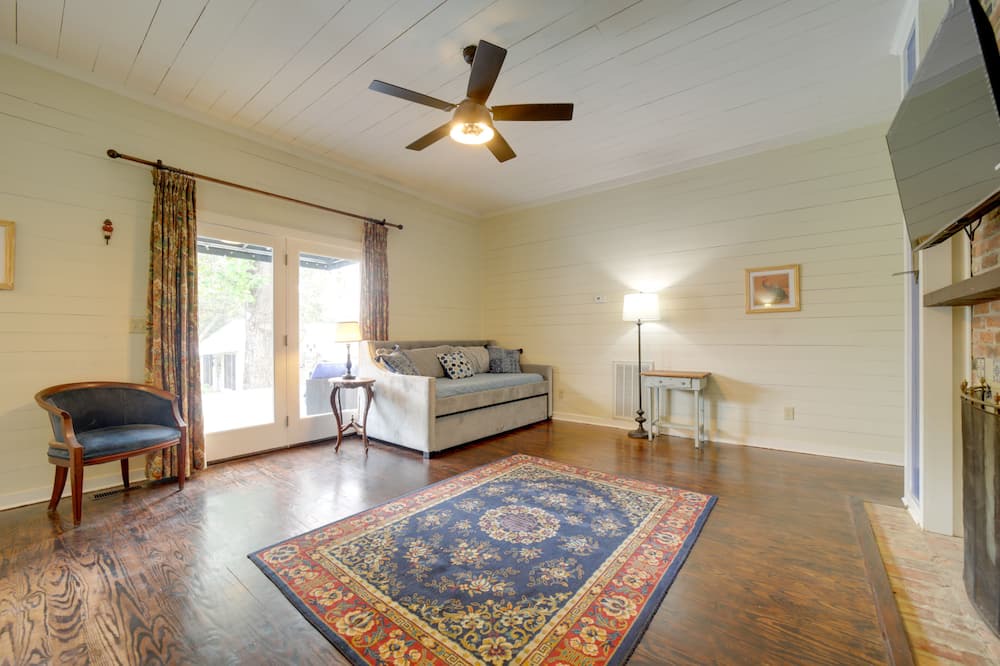 Photo of Livingroom in Landrum
