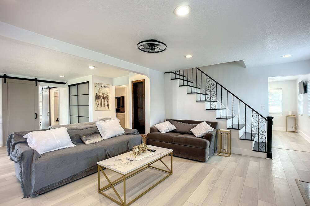Photo of Livingroom in Northside