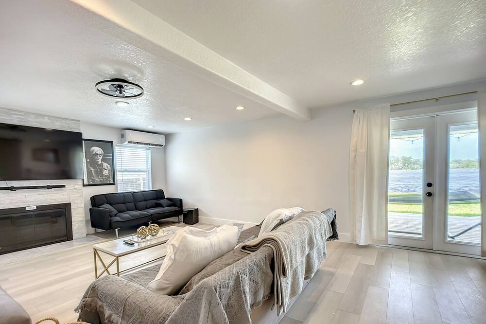 Photo of Livingroom in Northside