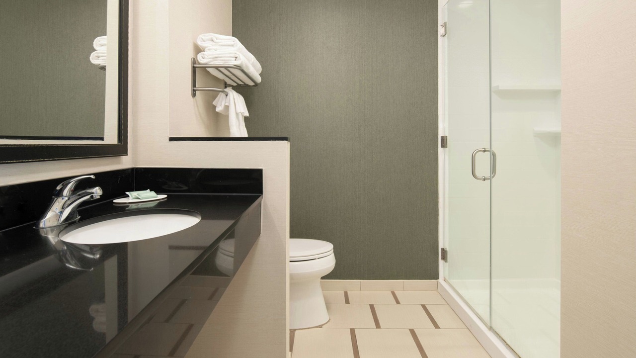 Photo of Bathroom in Carver City - Lincoln Gardens