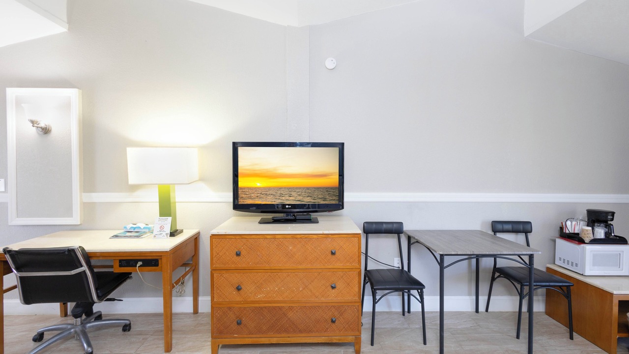 Photo of Bedroom in Warm Mineral Springs