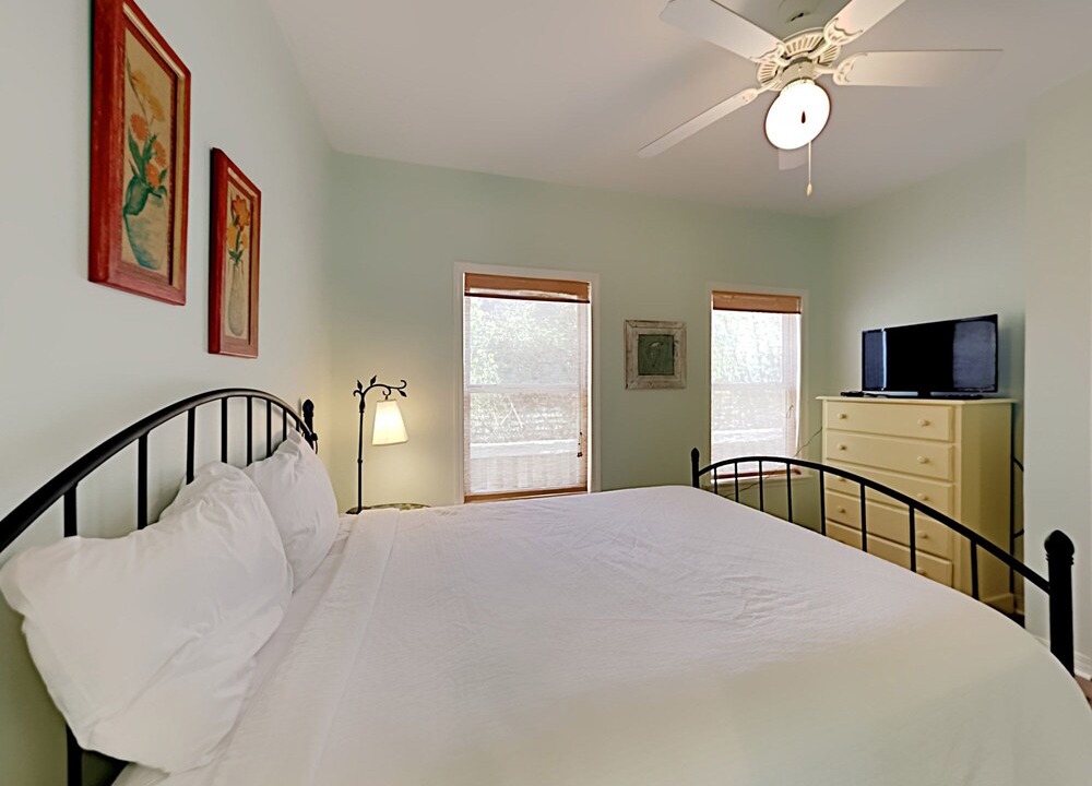 Photo of Bedroom in Miramar Beach