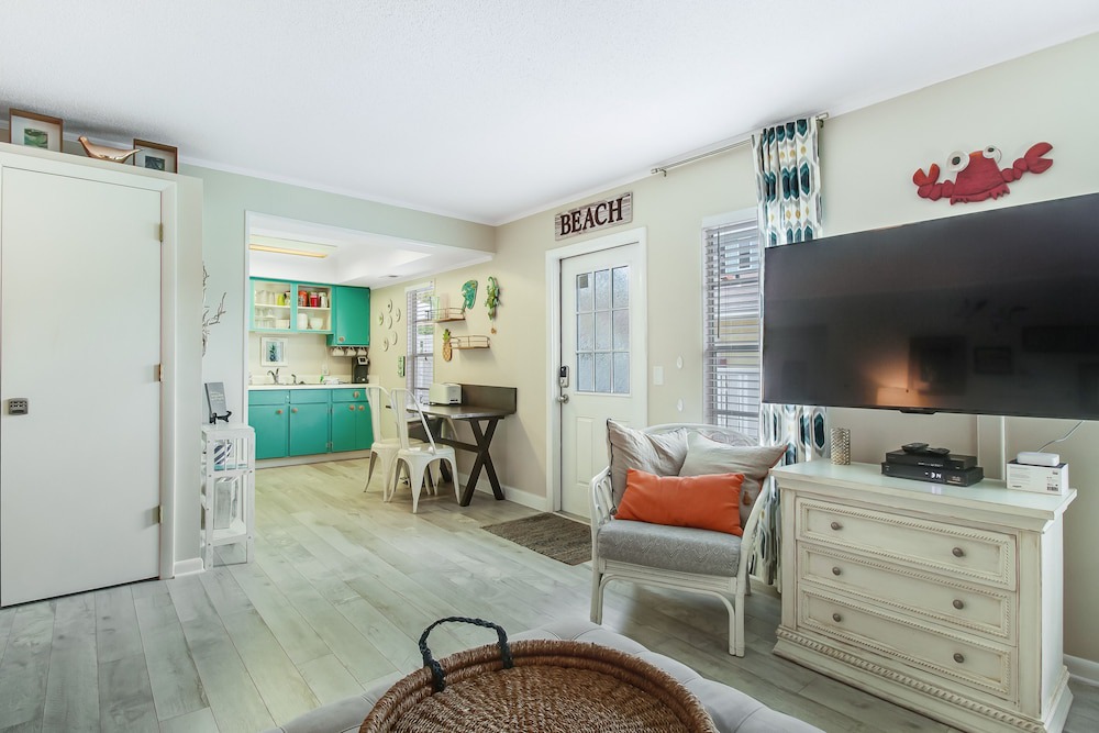 Photo of Livingroom in Holmes Beach