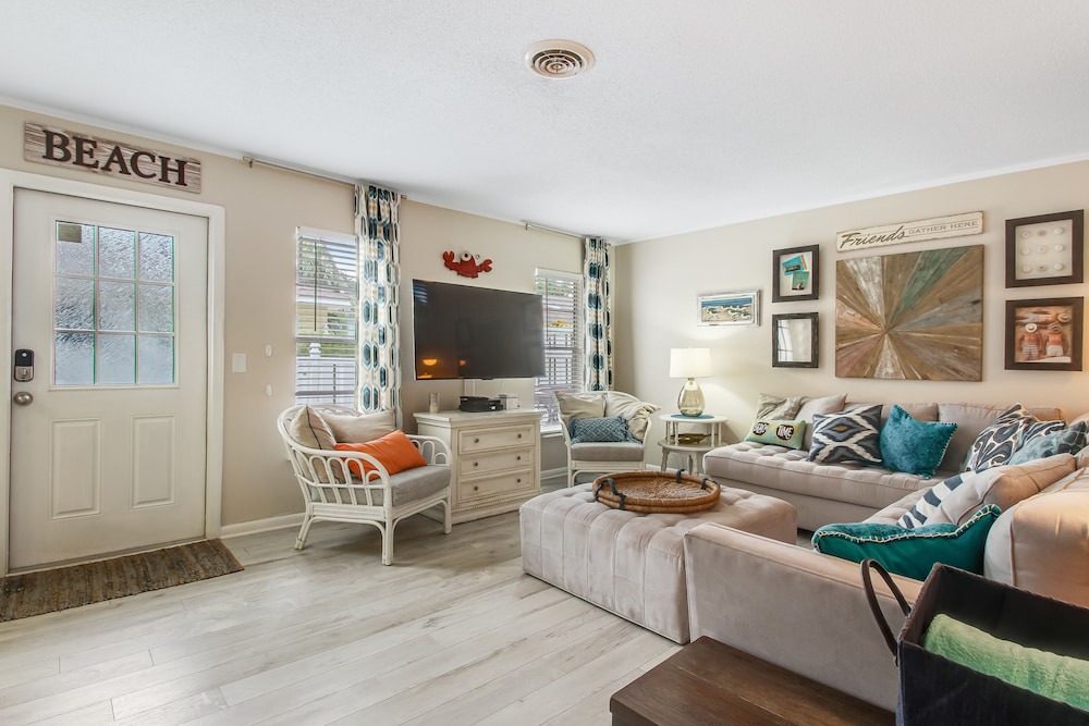 Photo of Livingroom in Holmes Beach