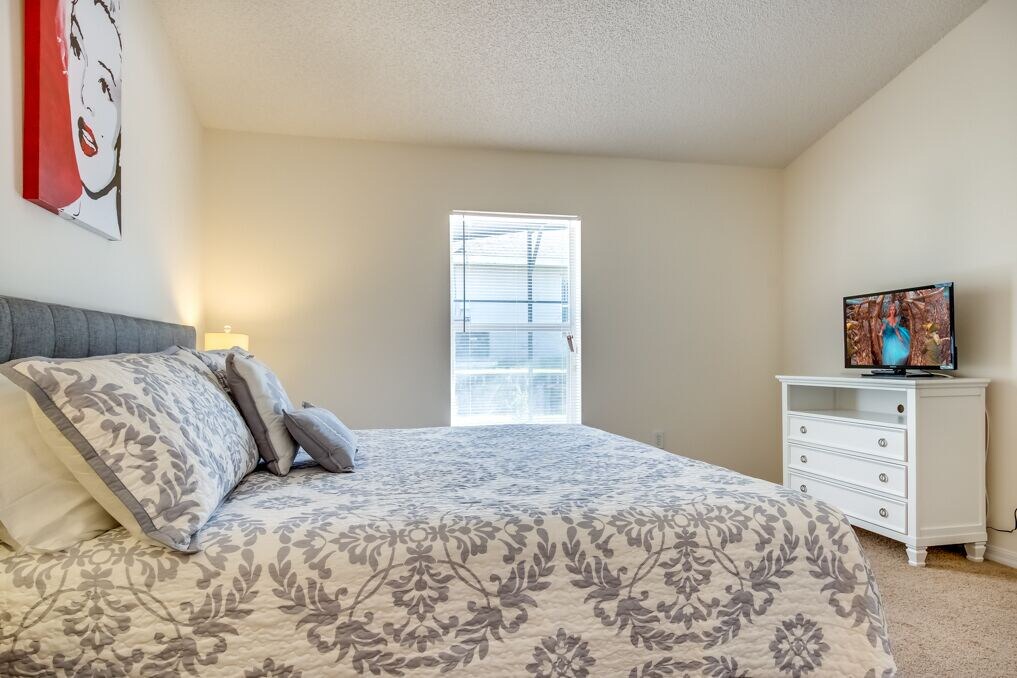 Photo of Bedroom in Florida Pines