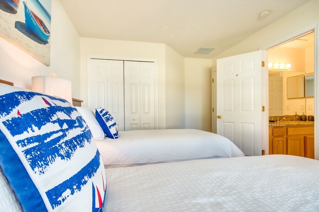 Photo of Bedroom in Florida Pines