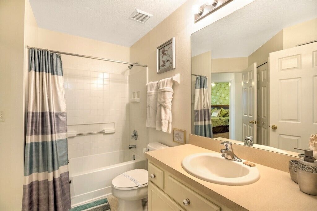 Photo of Bathroom in Seasons