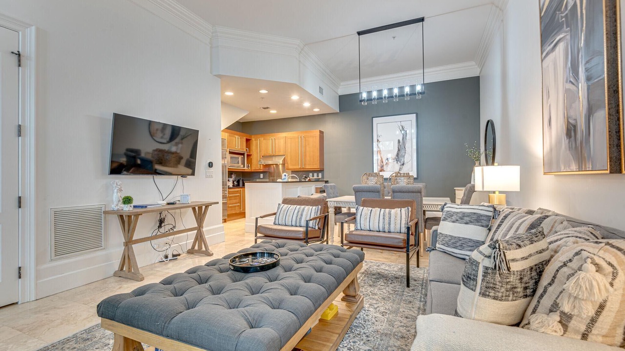 Photo of Livingroom in Baytowne Wharf