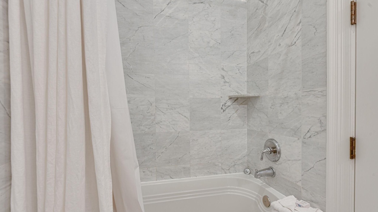 Photo of Bathroom in Baytowne Wharf