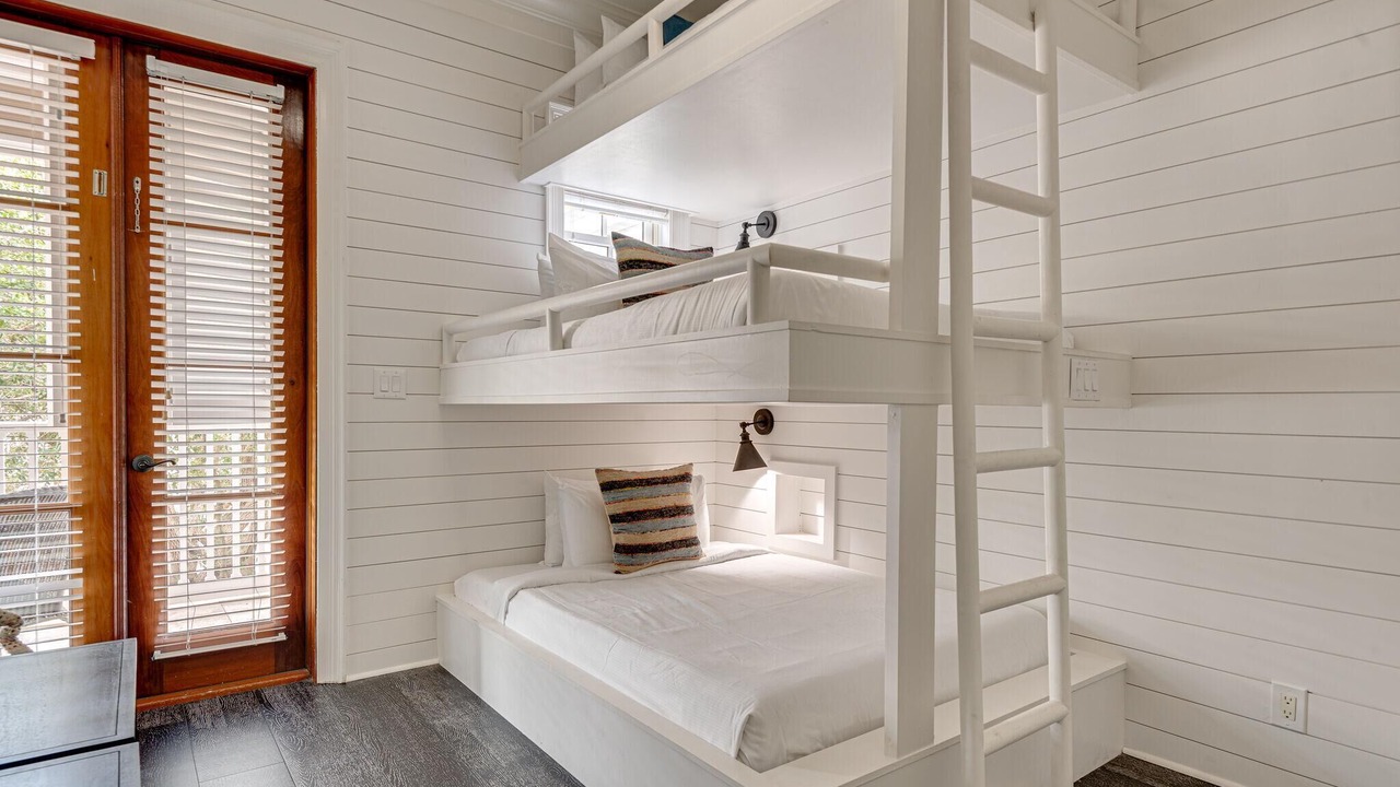 Photo of Bedroom in Baytowne Wharf