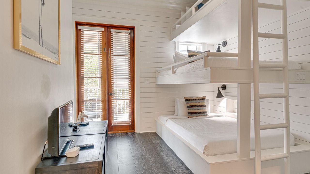 Photo of Bedroom in Baytowne Wharf