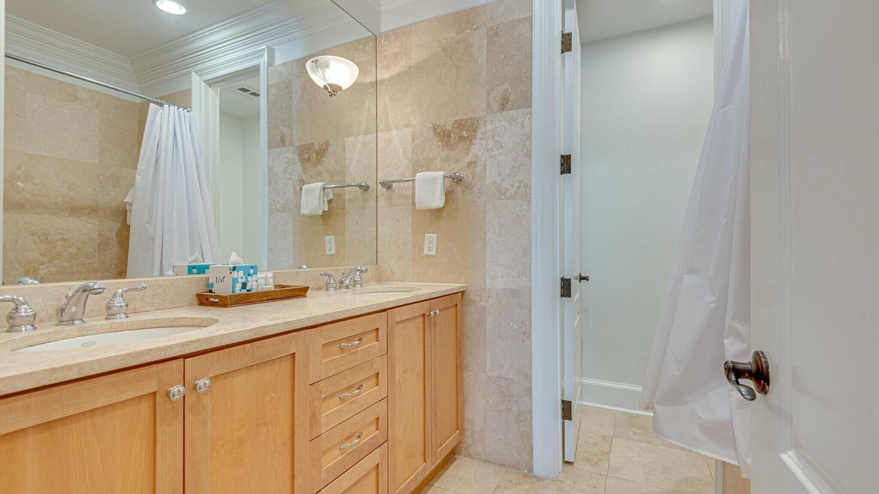 Photo of Bathroom in Baytowne Wharf