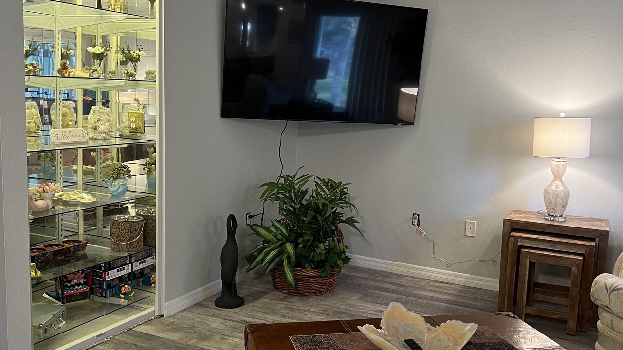 Photo of Livingroom in Bayview