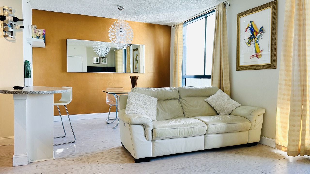 Photo of Livingroom in West Avenue