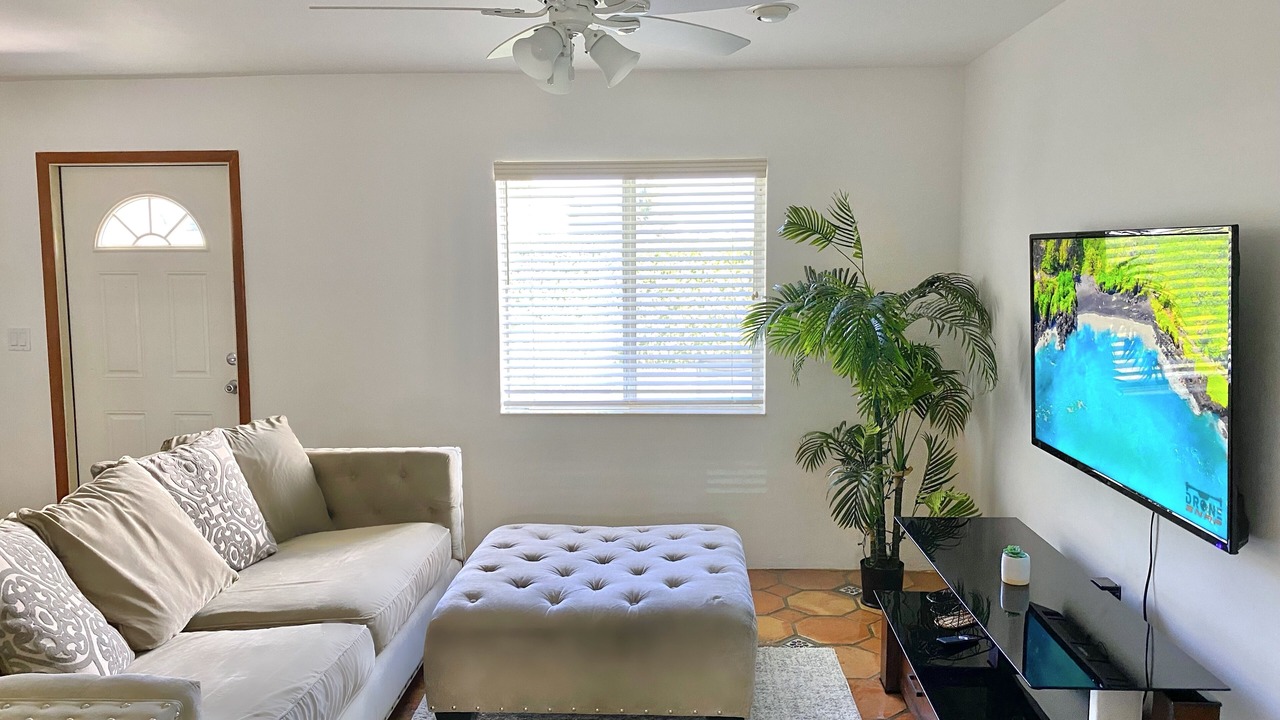 Photo of Livingroom in East Ocean Ave