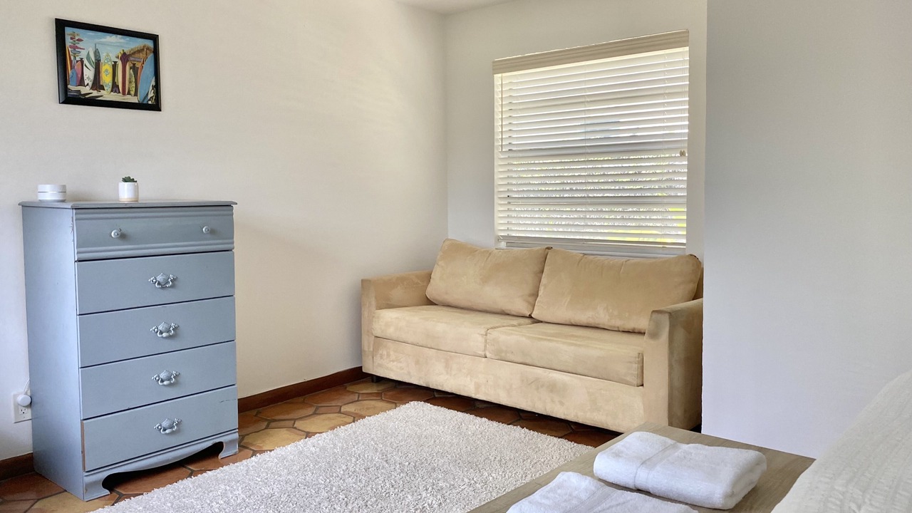 Photo of Livingroom in East Ocean Ave
