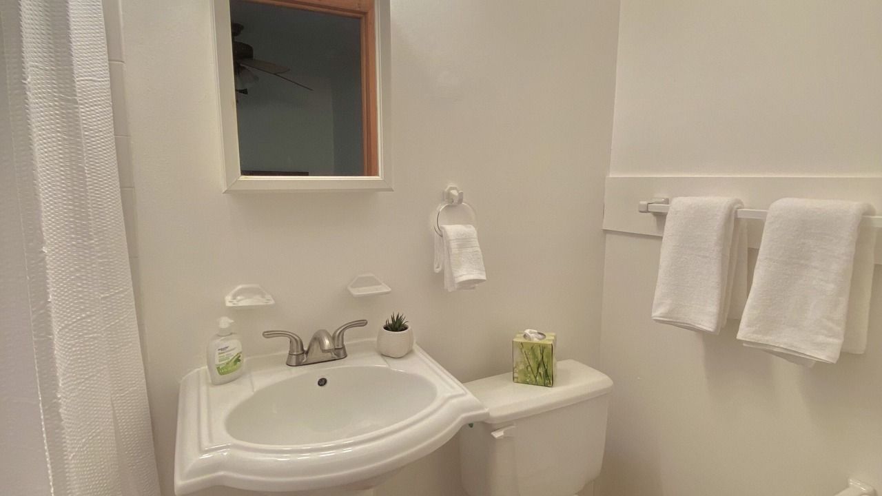 Photo of Bathroom in East Ocean Ave