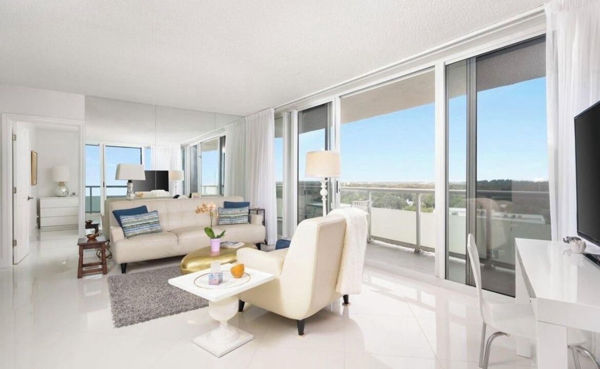 Photo of Livingroom in Central Beach