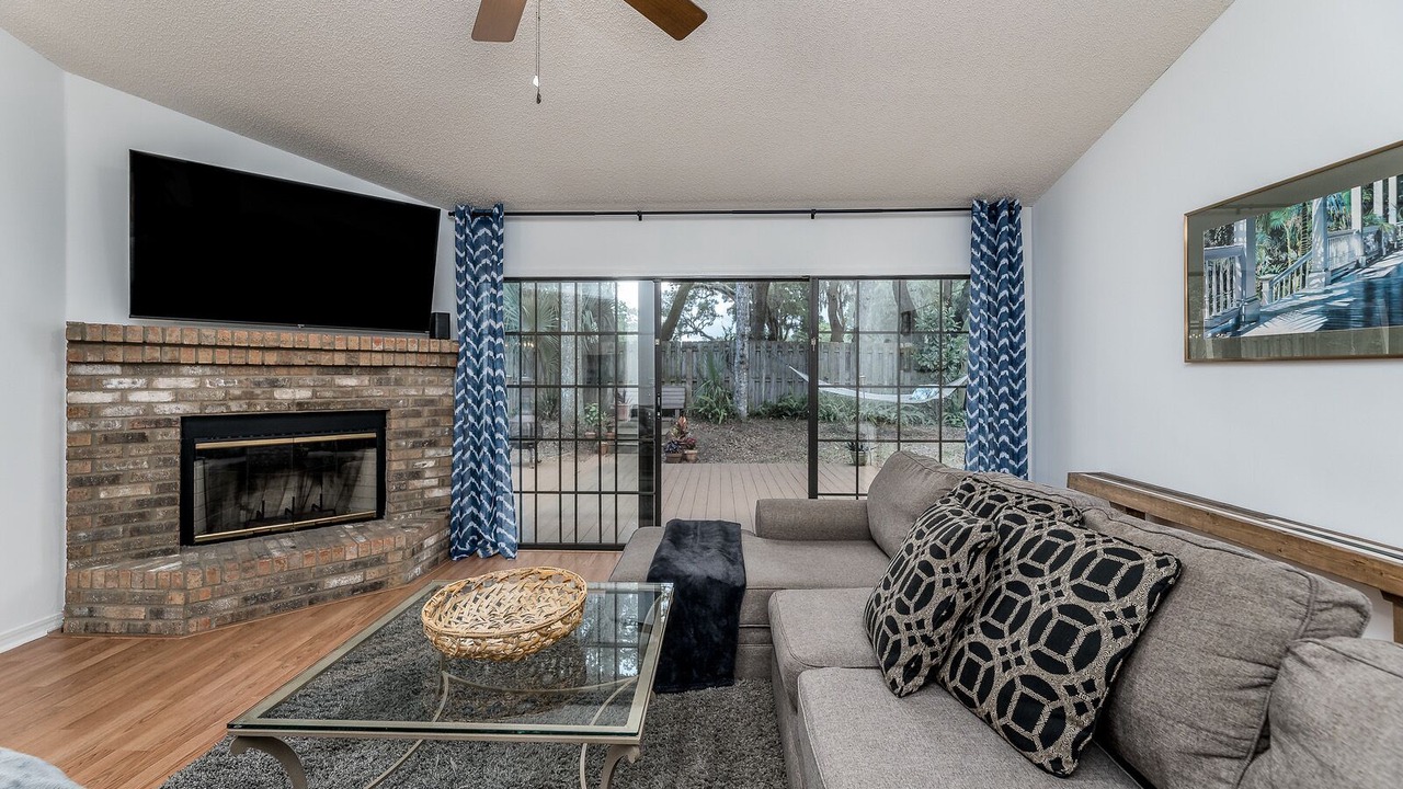 Photo of Livingroom in Beacon Hills and Harbour