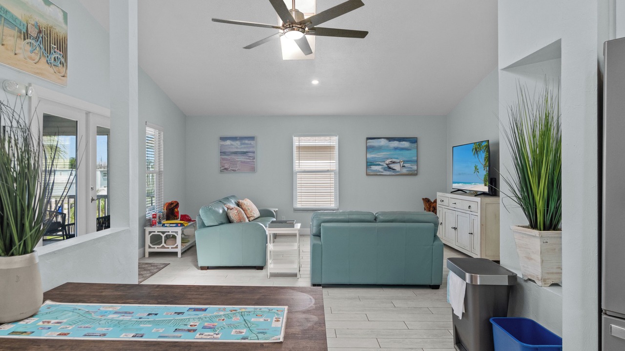 Photo of Livingroom in Mid Island