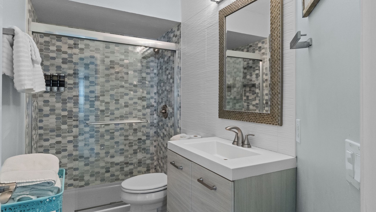 Photo of Bathroom in Mid Island