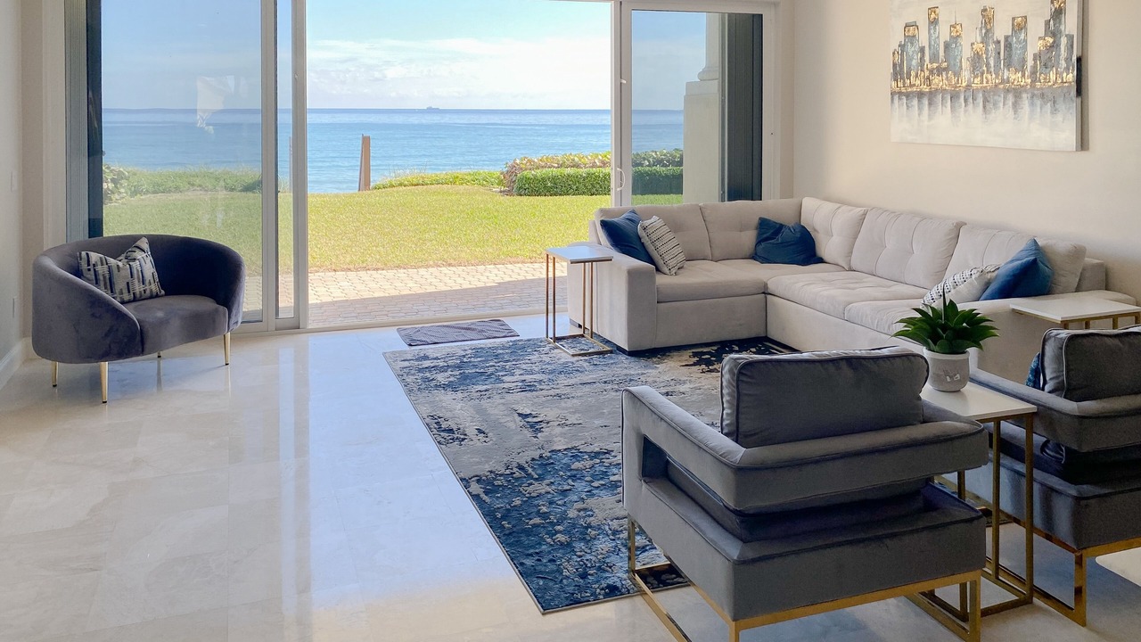 Photo of Livingroom in Highland Beach