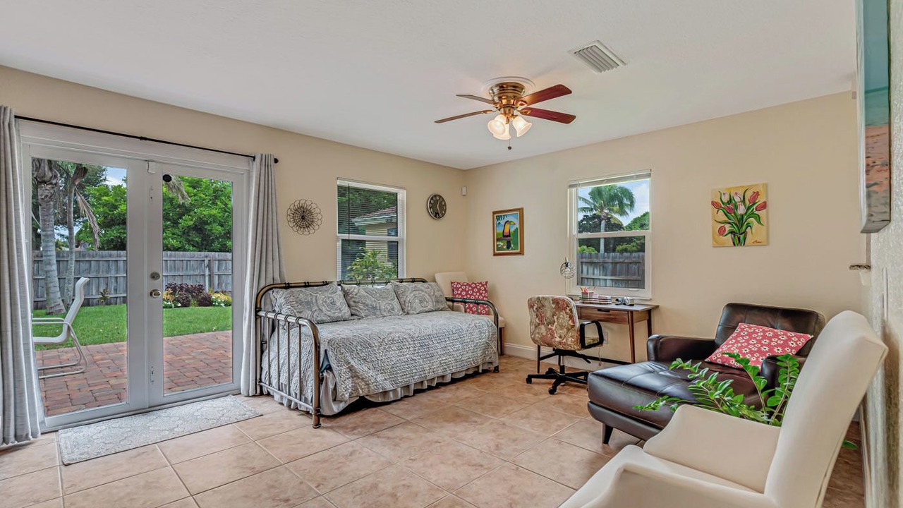 Photo of Livingroom in Hunt Club