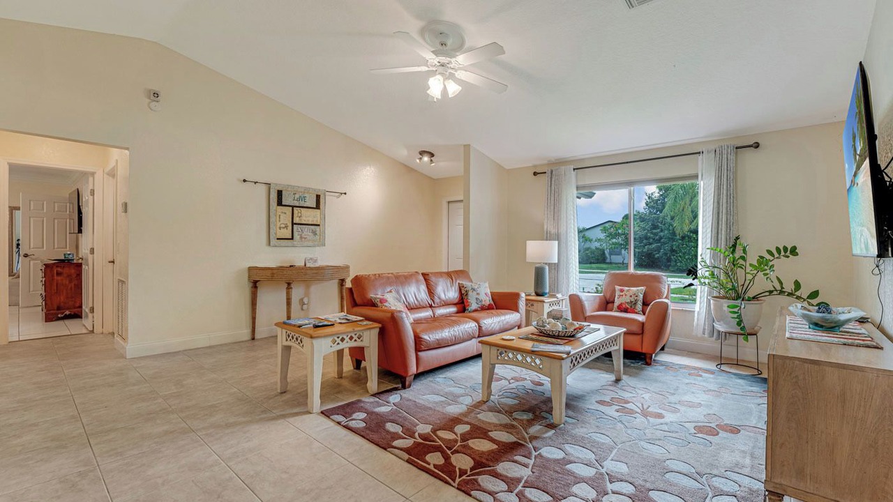 Photo of Livingroom in Hunt Club