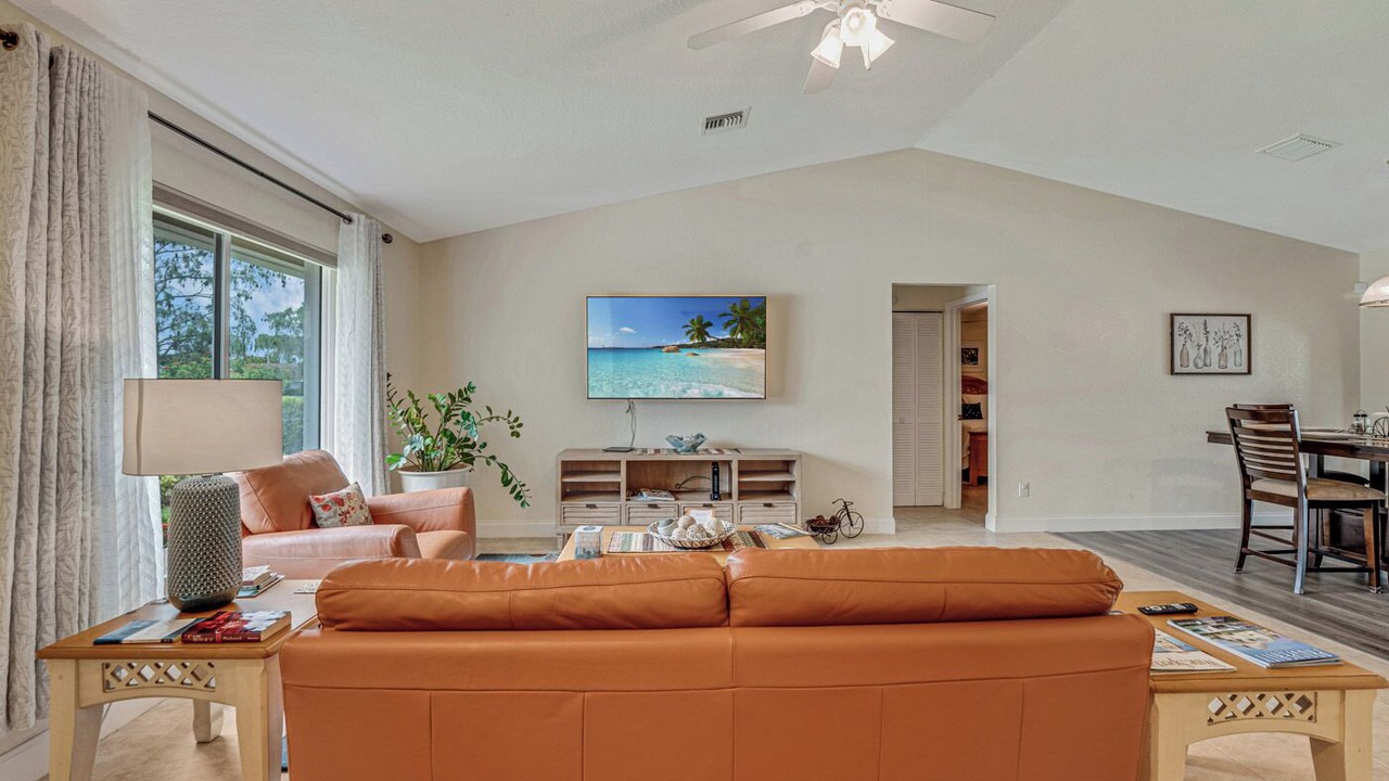 Photo of Livingroom in Hunt Club