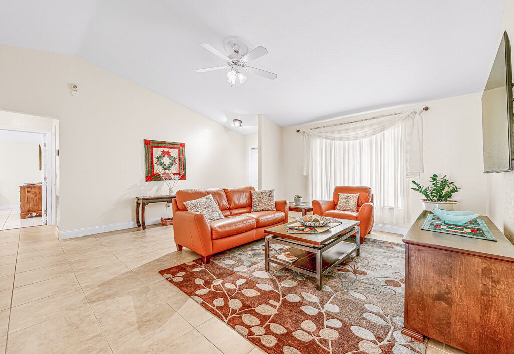 Photo of Livingroom in Hunt Club