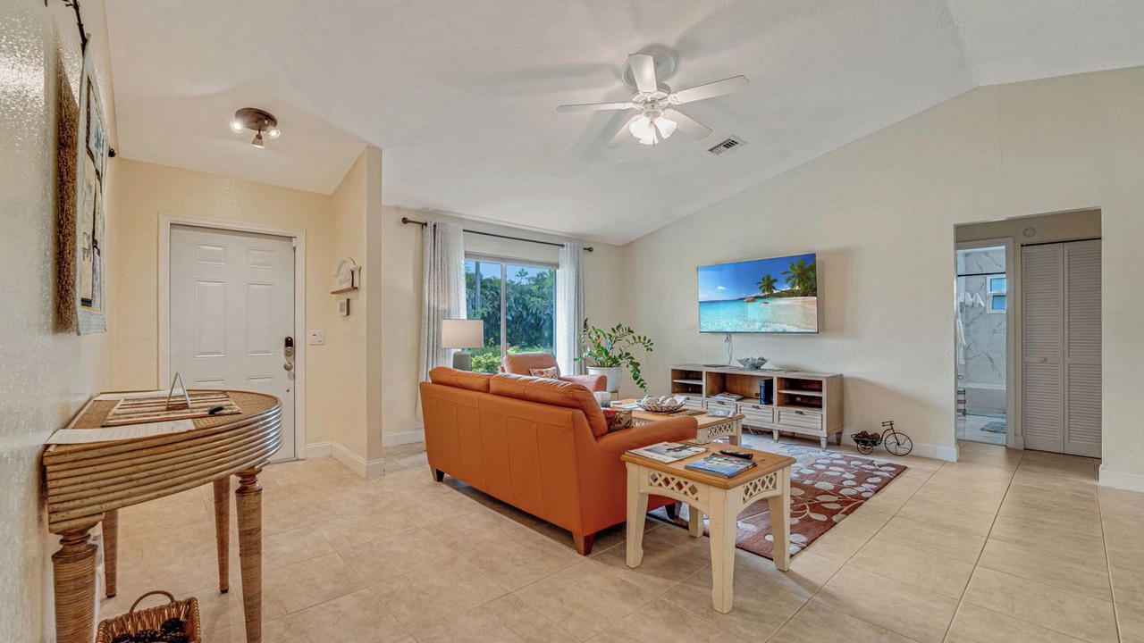 Photo of Livingroom in Hunt Club