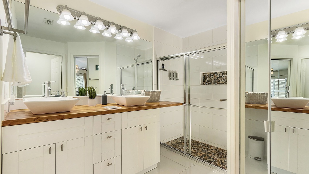 Photo of Bathroom in Trafalgar